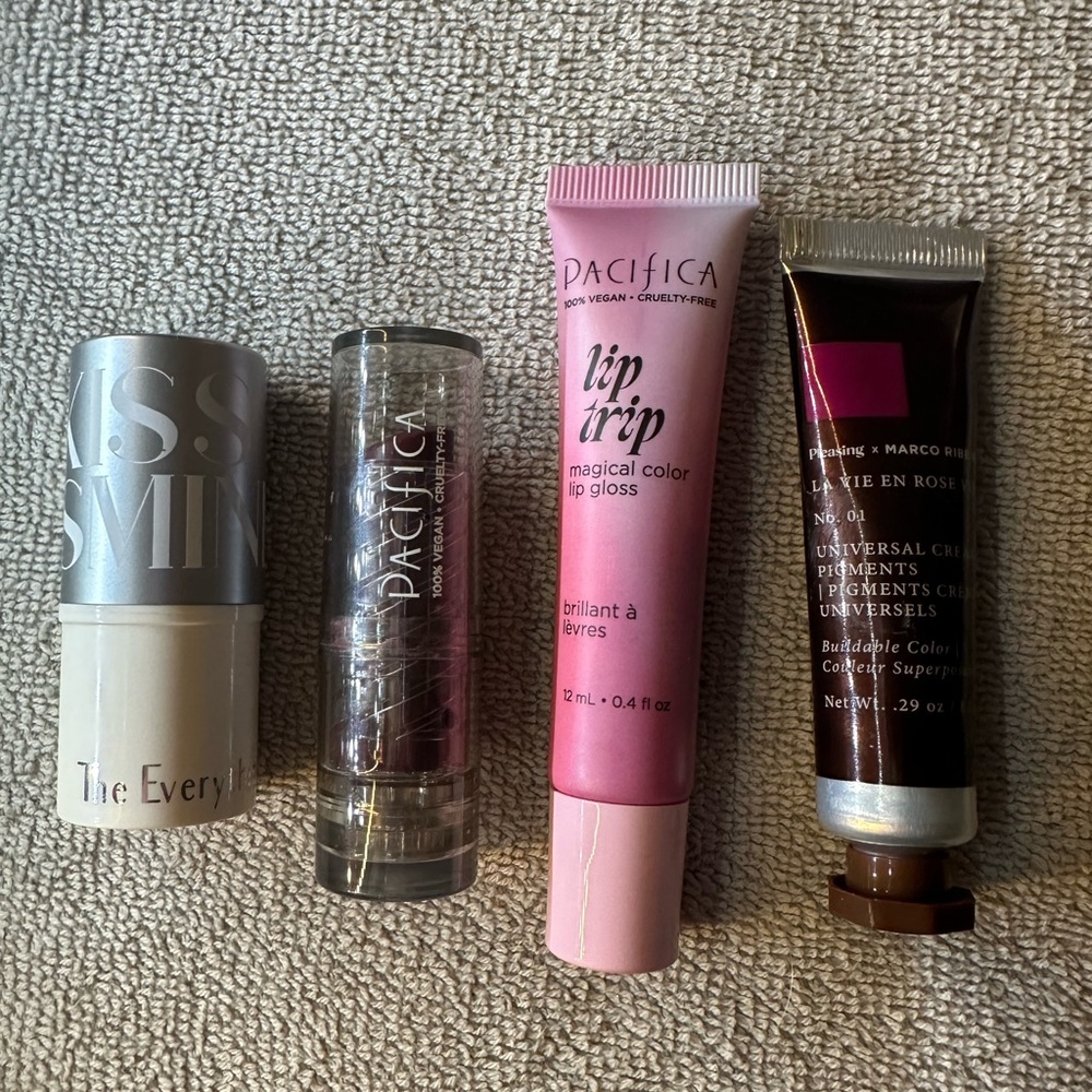 Pink lip colour set! Includes Pacifica, Kiss & Smink, and Pleasing